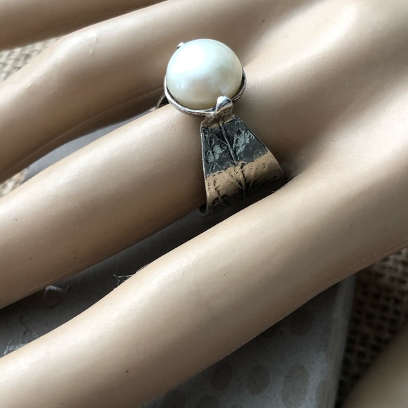 A Classic! Beautiful Silpada Nestled Pearl .925 Sterling Silver Ring Size 7 - Picture 5 of 5